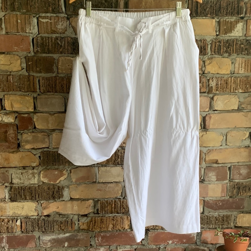 Charlie Paige White linen culotte pants